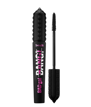 Defining Volume Mascara with an Intense Color Payoff